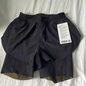 Black Lululemon Zoned In HR 2-in-1 Short Size 6 NWT